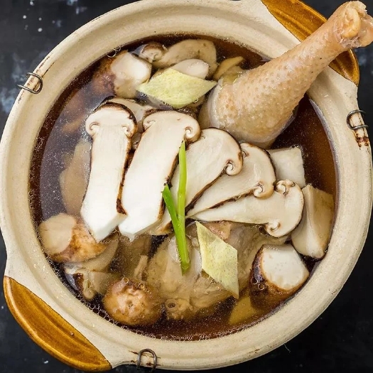 习水县 赤松茸是十大蘑菇之一，营养价值非常丰富