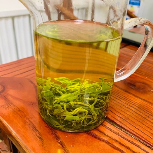 日照日照绿茶，口感醇厚，豆香味大，香气高。