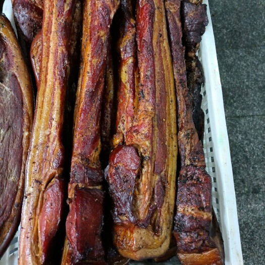 荔波县传统手工腊肉  贵州烟熏腊肉，我们的腊肉自然晾干，烟熏上色，无任何食品添加剂