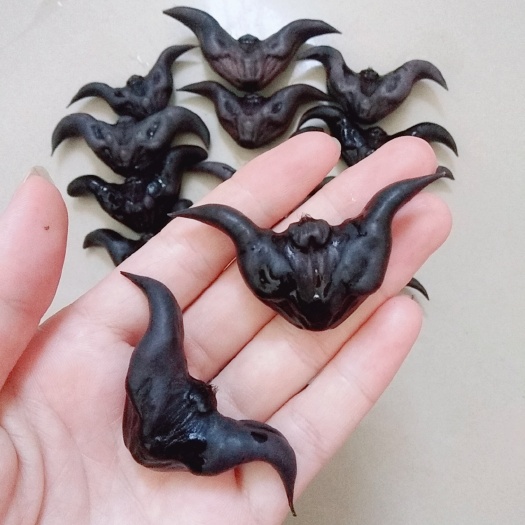怀集县新鲜菱角有货，每天采摘，最对的新鲜可口！
