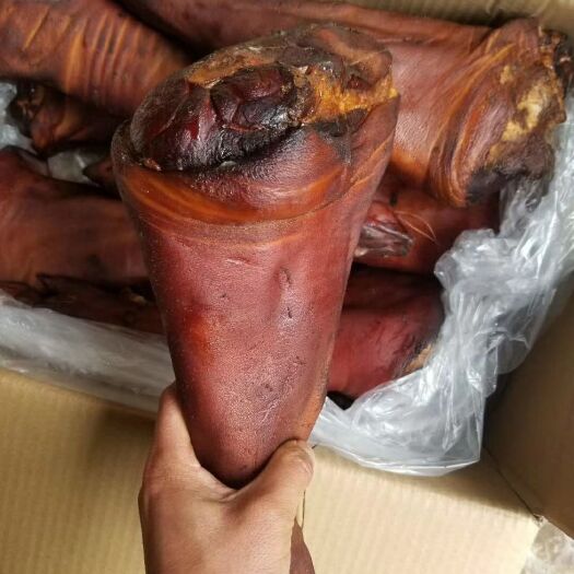 成都腊猪脚  跑江湖地摊赶集菜市早市年货热卖烟熏腊猪蹄破猪蹄整猪蹄