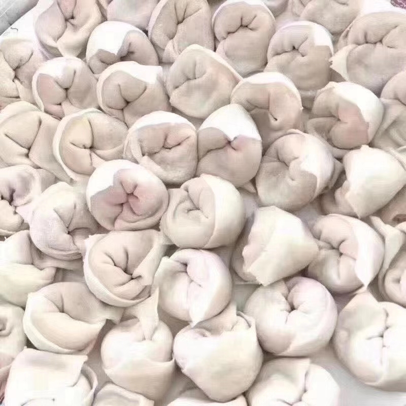 海鲜饺  潮汕手工鱼皮饺，新鲜鱼糜制成鱼皮，劲道有弹性