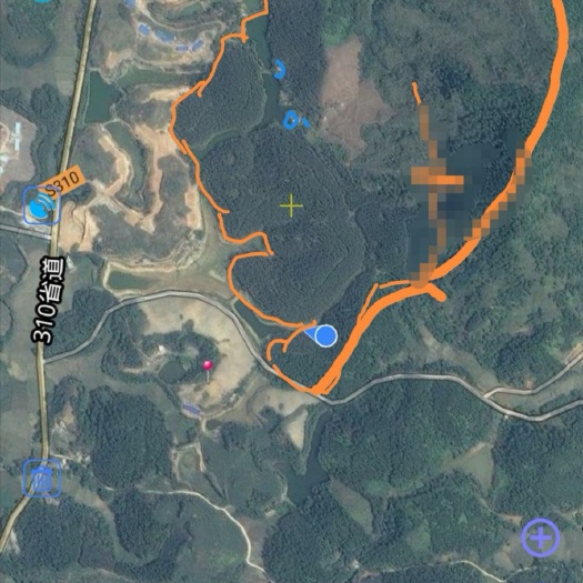 灵山县荒地 可做养猪场1000亩。交通便利，远离村庄，用材人工林，有鱼塘