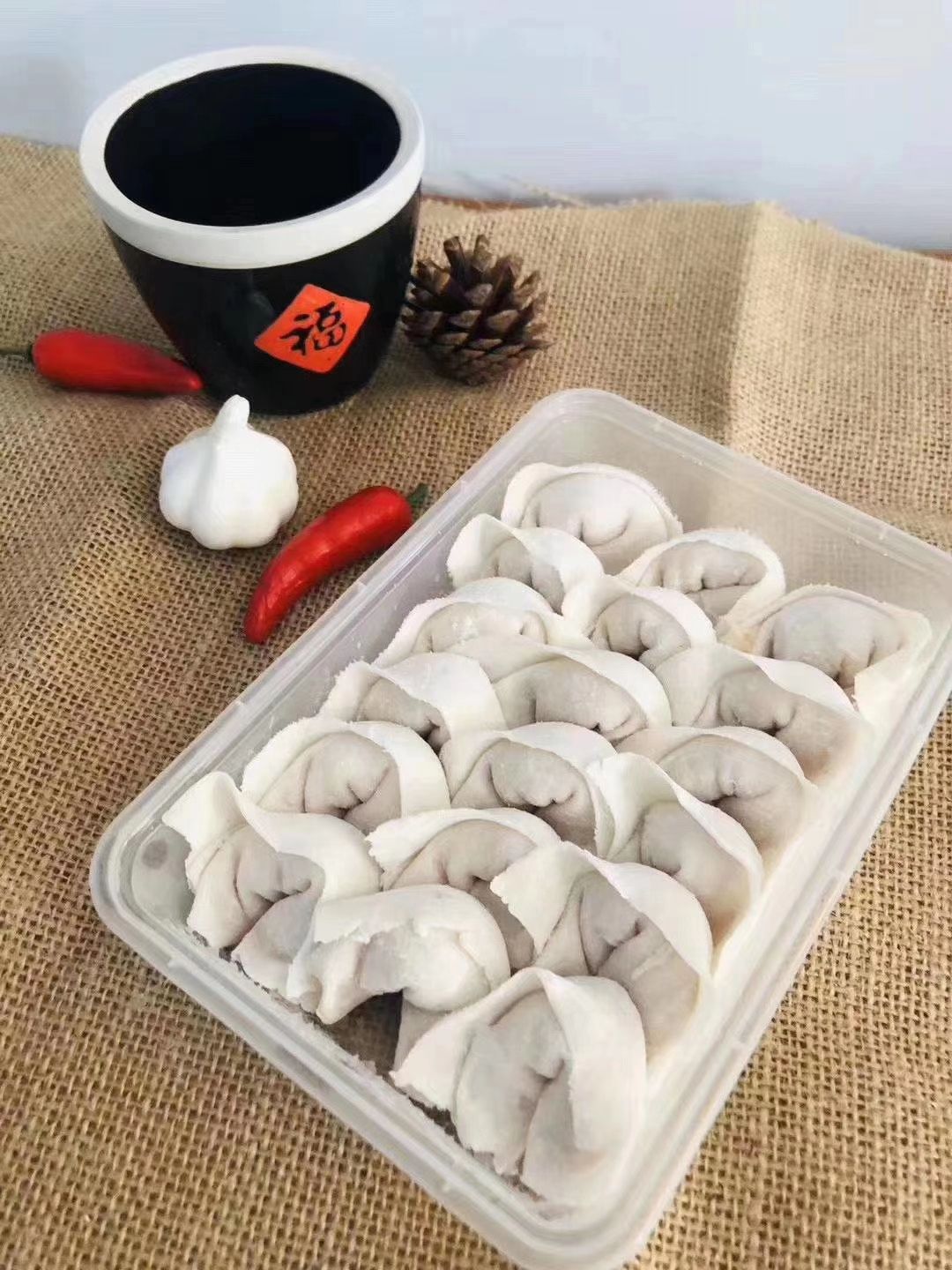 海鲜饺  潮汕手工鱼皮饺，新鲜鱼糜制成鱼皮，劲道有弹性