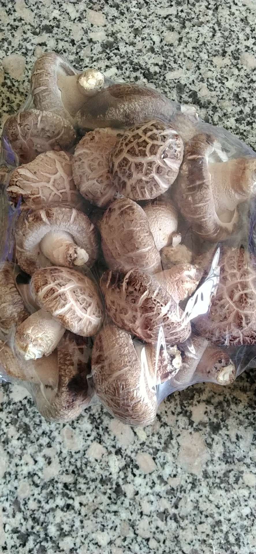 花菇  河南内乡春栽袋料3斤包邮新鲜采摘，