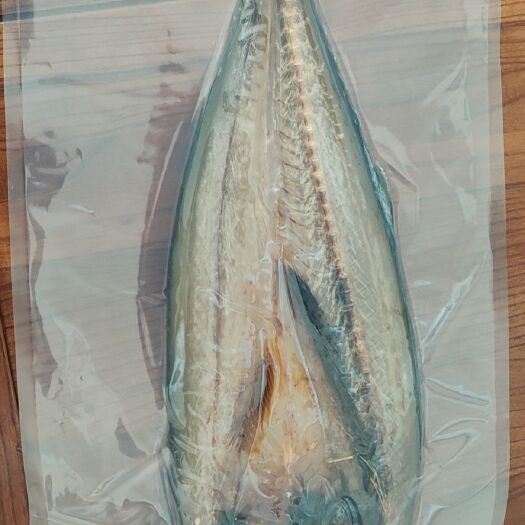 青岛黄海一卤鲜鲅鱼，咸鱼，规格半斤到一斤半。详情私聊
