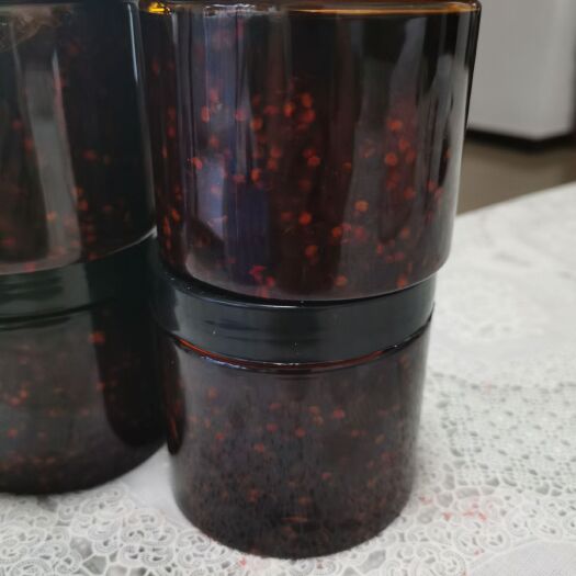 安龙县农家自制辣椒酱，豆豉。传统工艺，味道醇香！