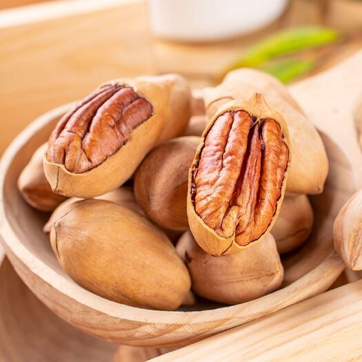 中牟县碧根果，一箱十斤，批发价不包邮