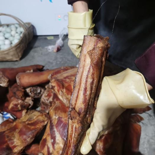 恩施市恩施腊肉  湖北恩施正宗柴熏抽骨腊五花肉，土猪腊肉五花肉，肥瘦比例适中