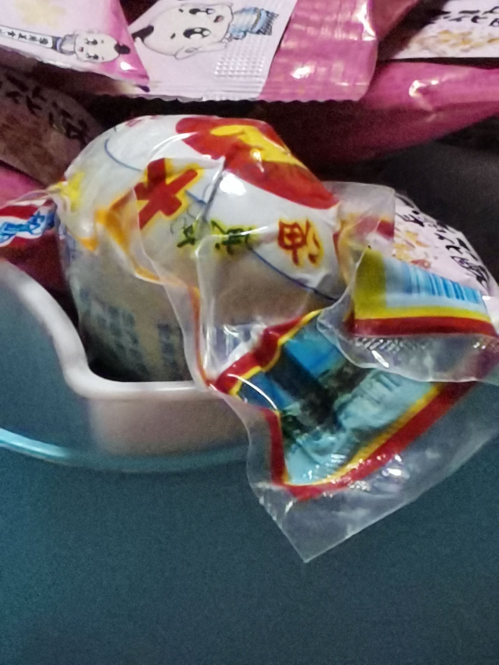 海鸭蛋  一箱100个，一个大概在60-70g之间.真空包装，检验合格