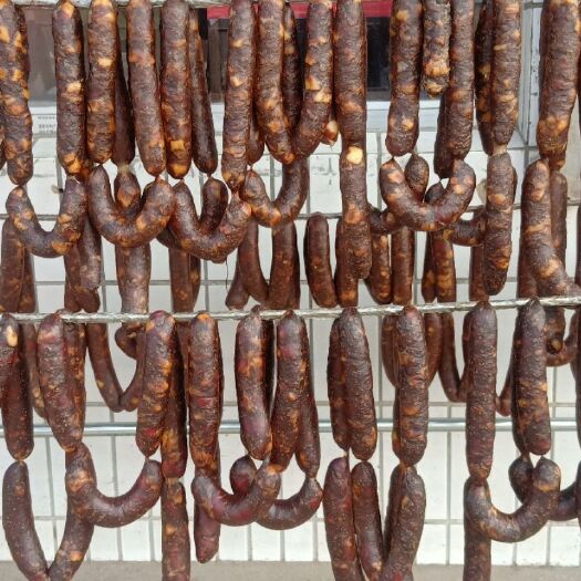 济南纯肉香肠  本店常年批发零售纯猪肉香肠，质优价廉，欢迎订购。