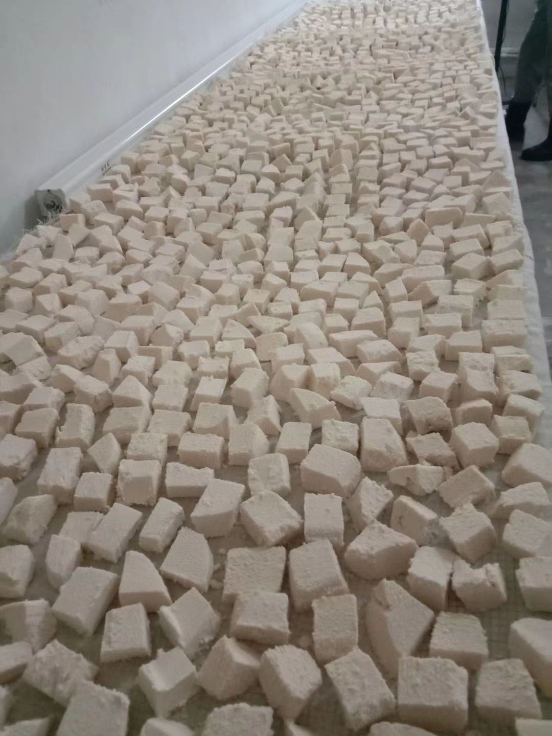 奶疙瘩奶制品酸奶疙瘩新疆美食休闲甜品好吃又营养