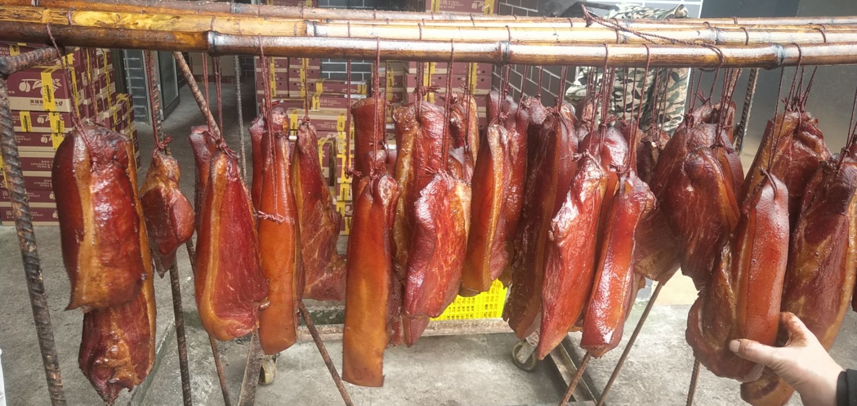 整头猪 烟熏腊肉   四川土特产