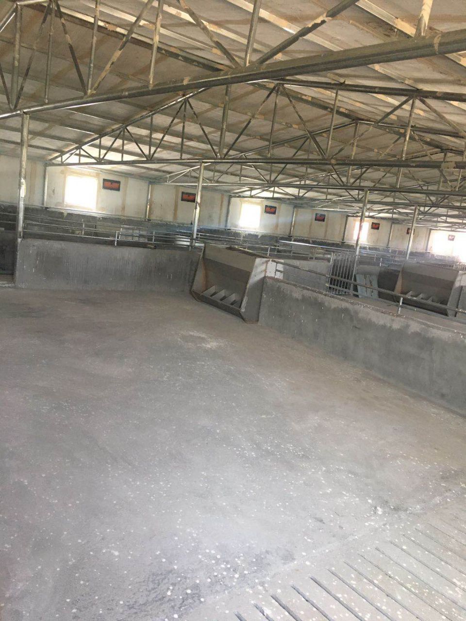 养殖大棚  全国承建玻璃钢养殖保温大棚 鸡舍 猪舍 鸭舍 保温板房等等