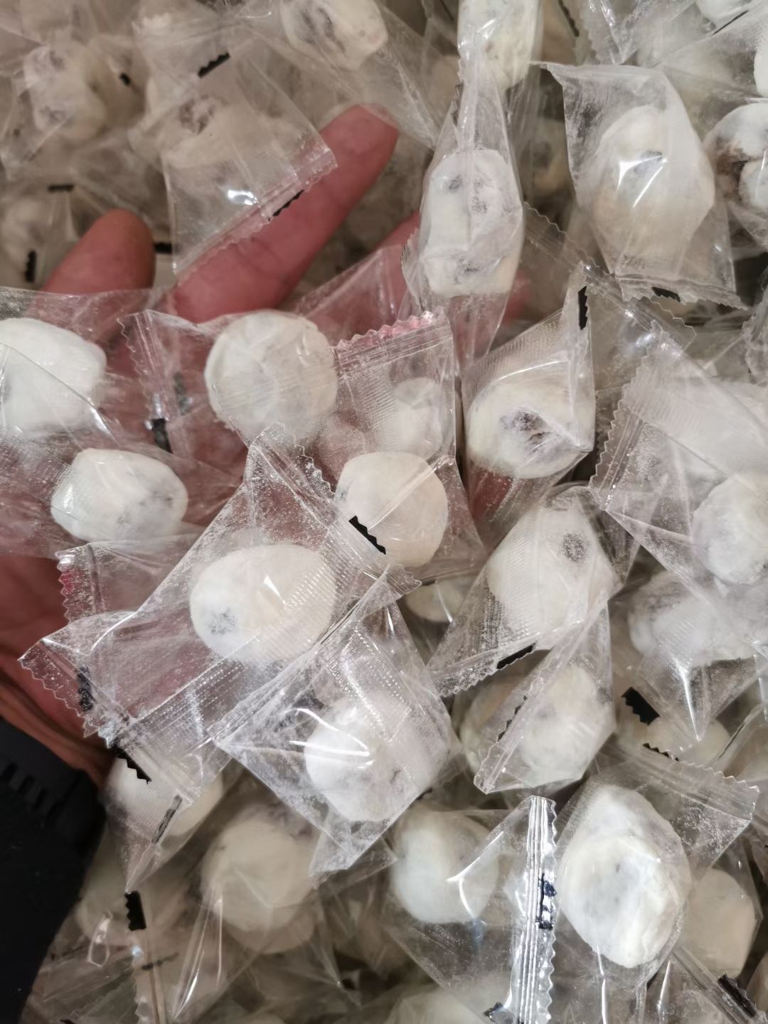 奶酪枣零食西域沙漠红枣有杏心巴旦木仁奶油杏仁夹心枣奶网红奶枣