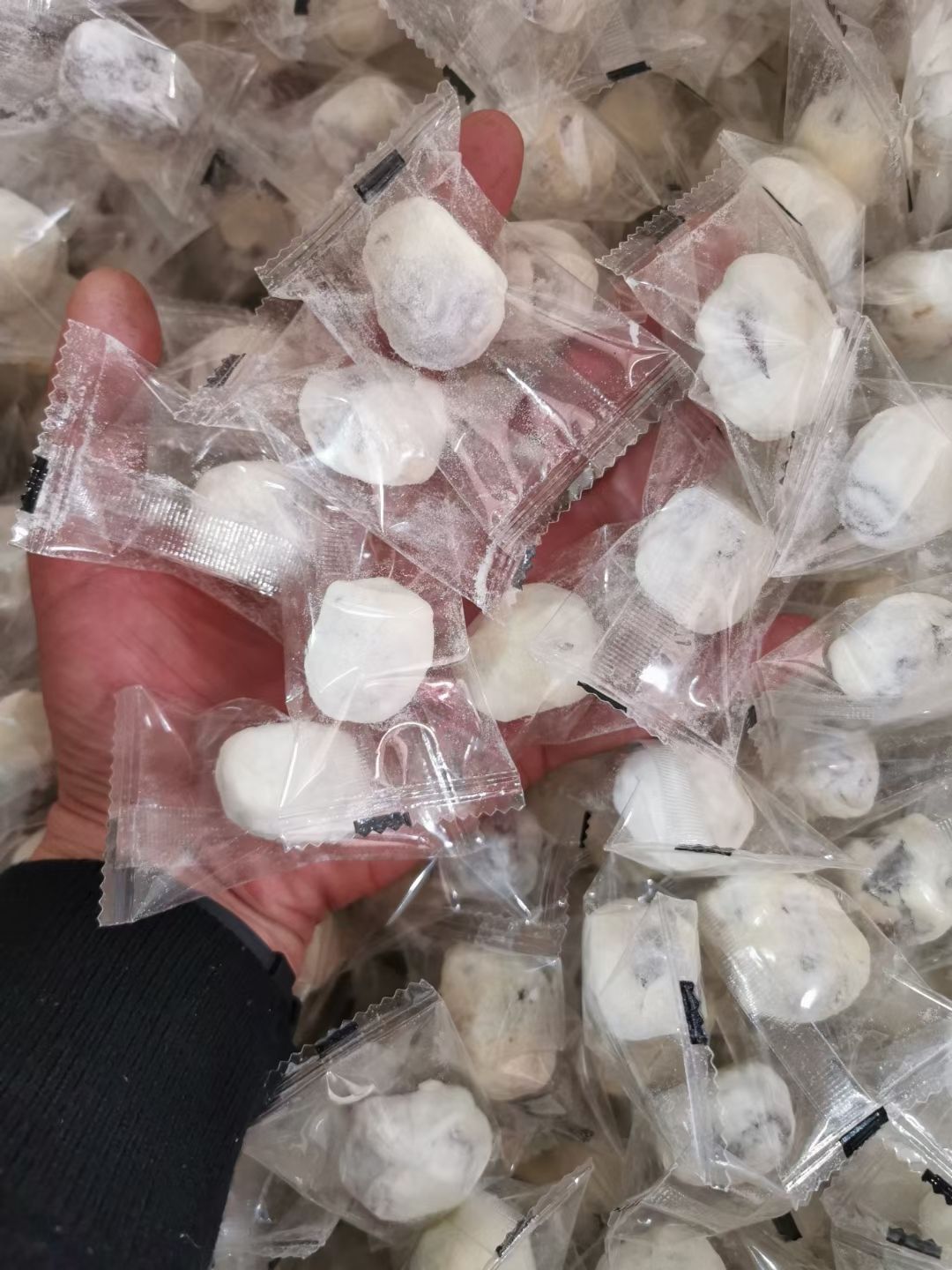 奶酪枣零食西域沙漠红枣有杏心巴旦木仁奶油杏仁夹心枣奶网红奶枣