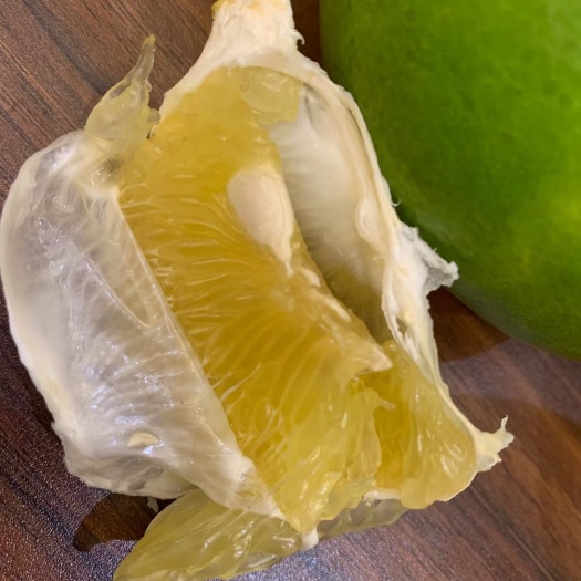 青柚，皮薄汁多，纯甜