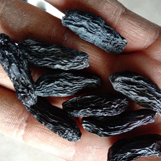 吐鲁番特级精加工黑美人葡萄干