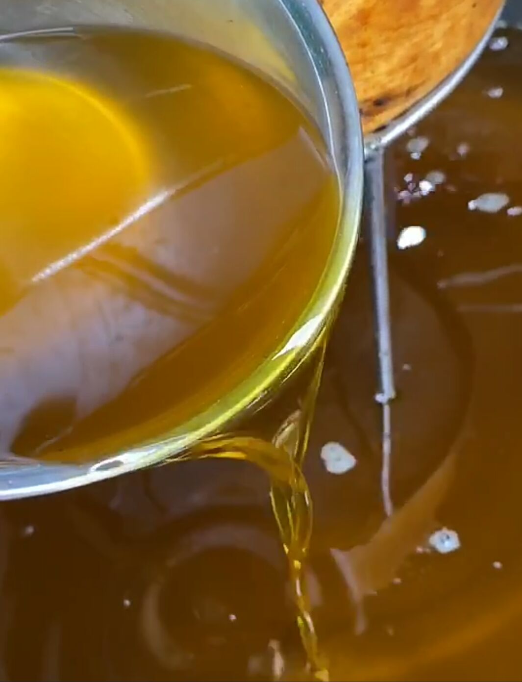 农家山茶油，纯正茶籽油，茶油，现榨现接！