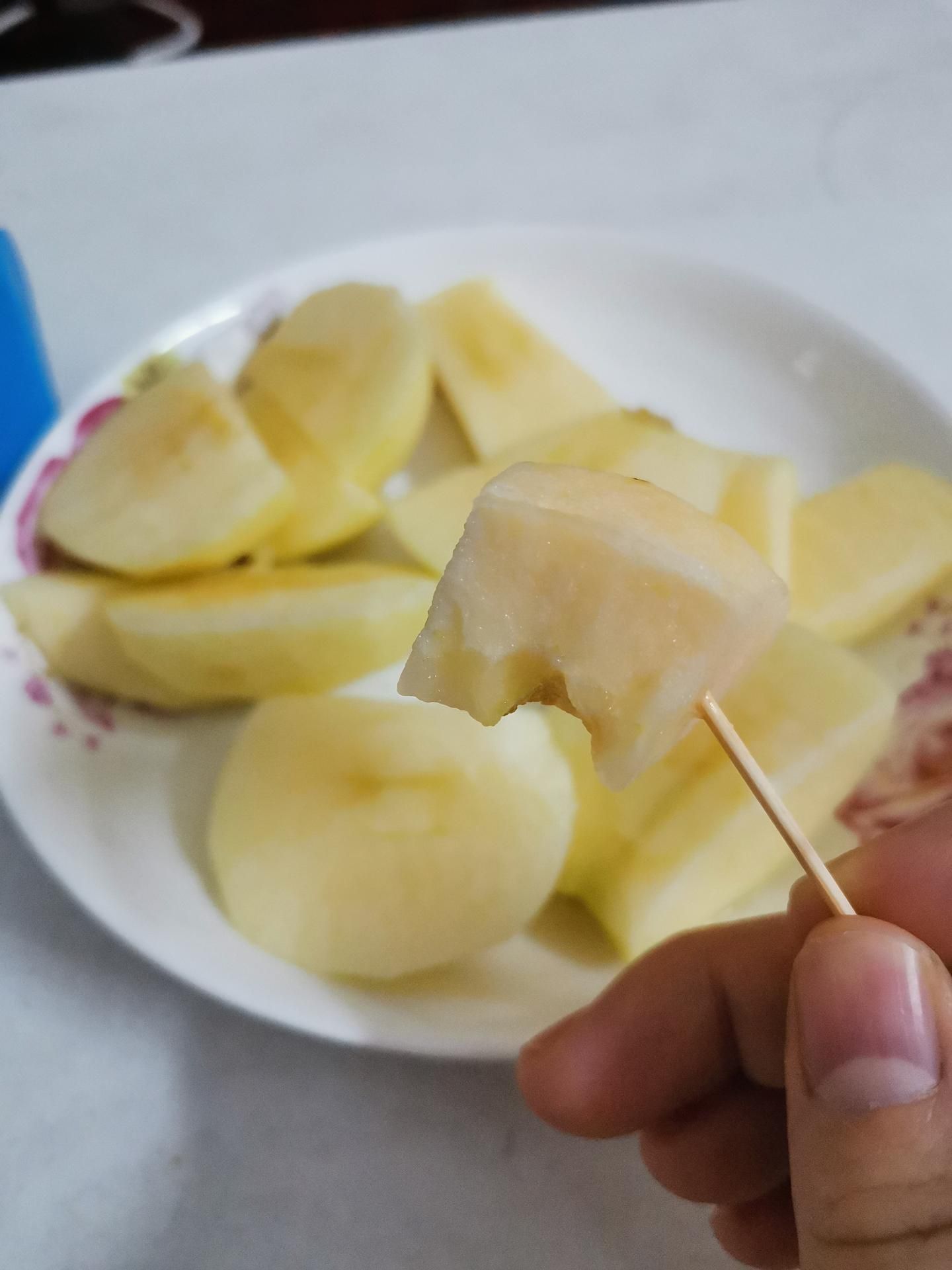 冰糖心苹果  农家自种苹果，包邮。