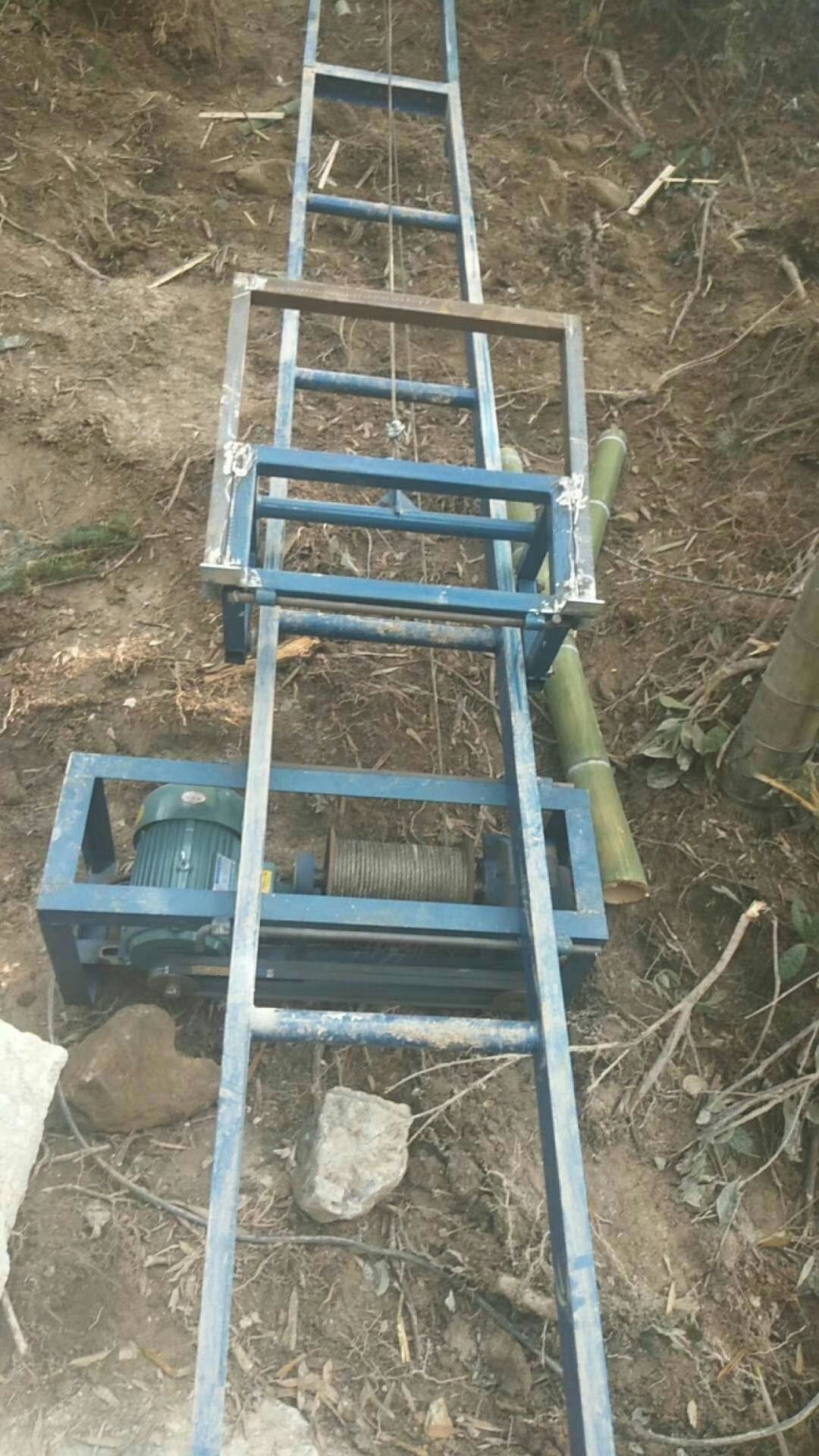  爬山虎上料机高层建筑装卸公路护坡运料陡坡斜坡运料提升机