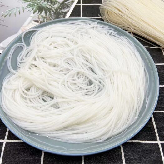 东兴市粉丝 越南🇻🇳米粉🇻🇳河粉韧性十足！纯度高 ！