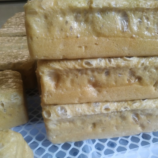 辉县市面筋，面筋块。小麦生筋蒸制原味面筋块。