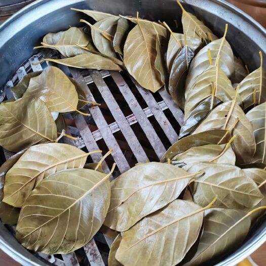 徐闻县糍粑  木叶搭饼，使用新鲜天然食材，手工制作蒸煮完成，