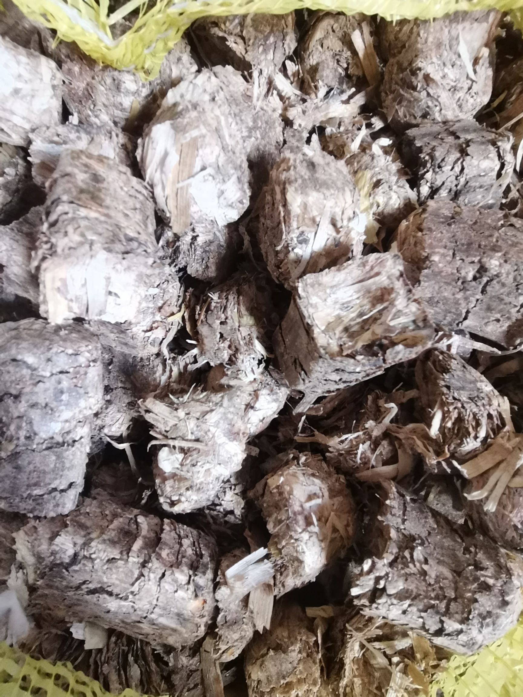 优质草球,一等玉米秸秆,色正,无杂质,无霉变.长年供货.