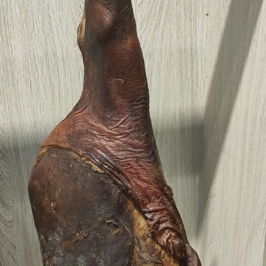 利川市腊猪脚 大火腿，7分干，本地活鲜肉熏制，一个十斤以上，