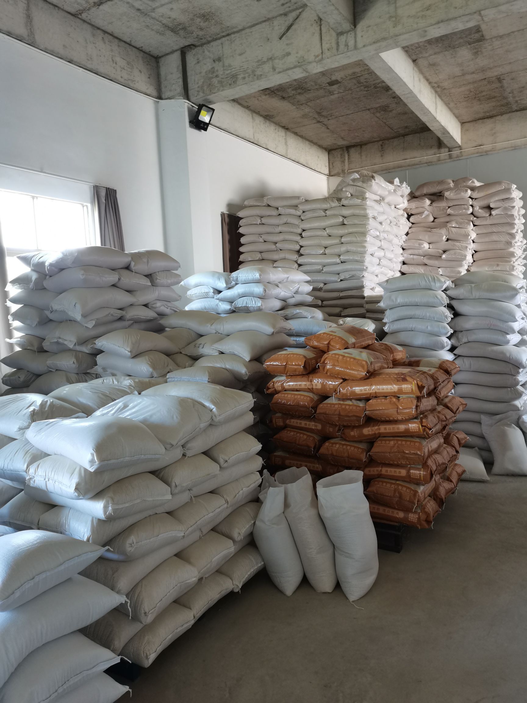 油粘米  软粘，无抛光，油性，口感可观