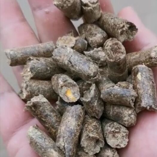 南阳牛羊饲料 牛羊牧草熟化反刍颗粒，能有效降低养殖户成本，提供养殖户便利。