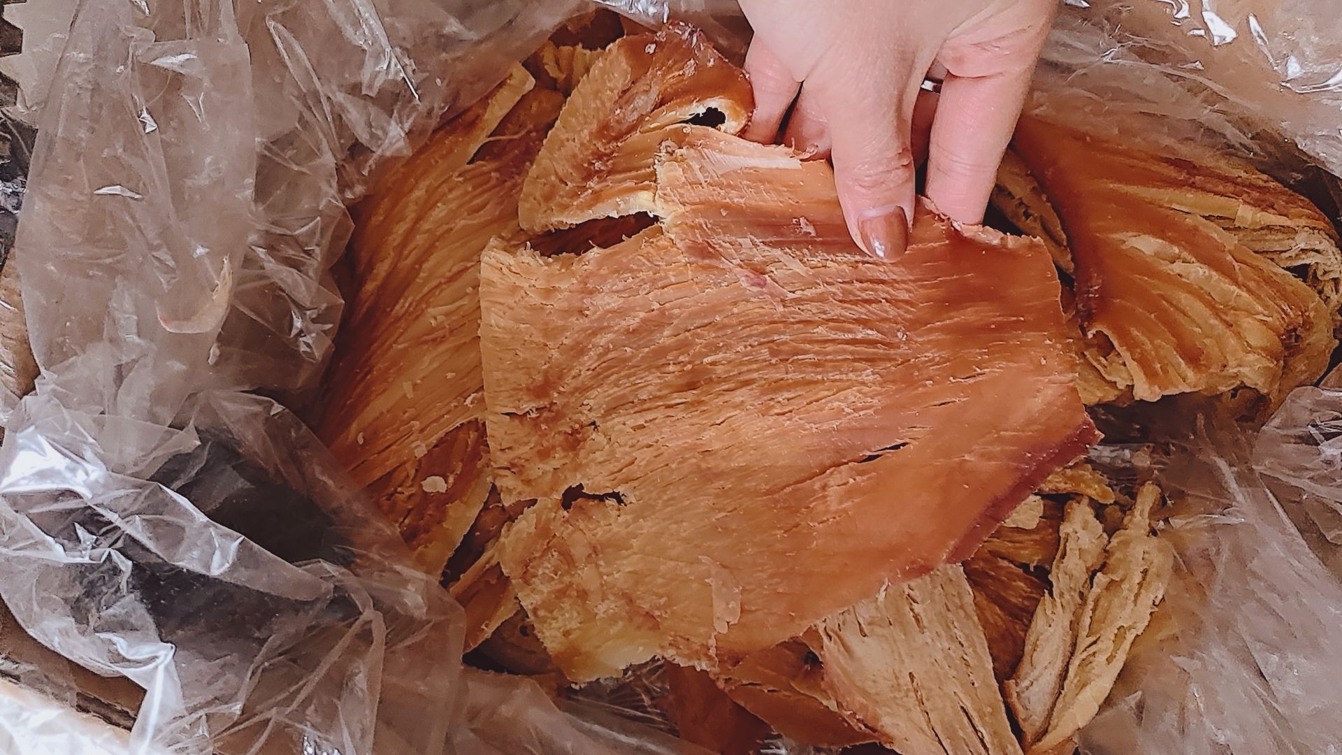 手撕鱿鱼  鱿鱼丝，鱿鱼片，鱿鱼条！大量有货，可以即食的