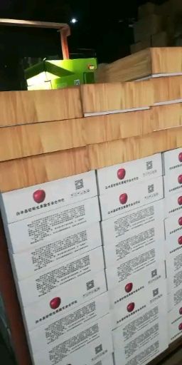 白水苹果  果形标准，色泽鲜艳，果肉可口