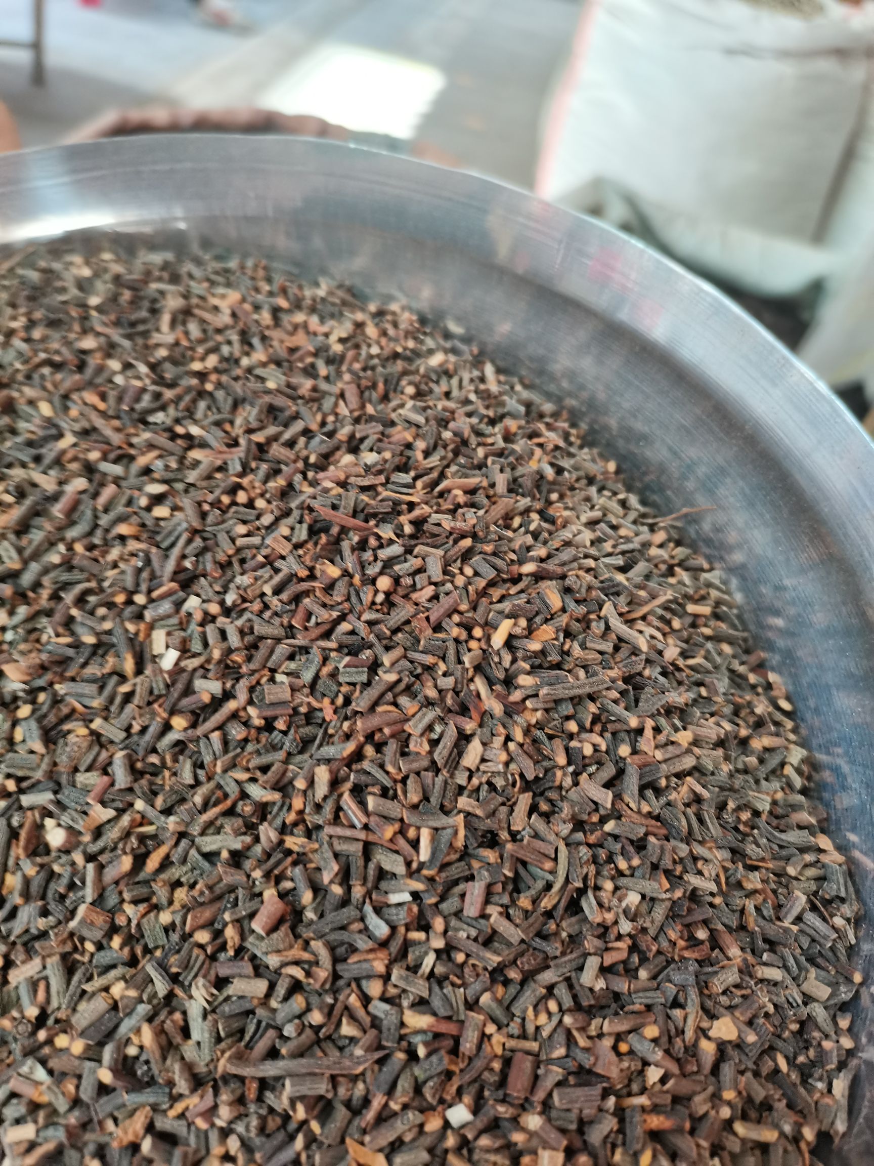 新货桂枝，粗桂枝，中桂枝，细桂枝，桂枝尖，大量供应，批零兼营