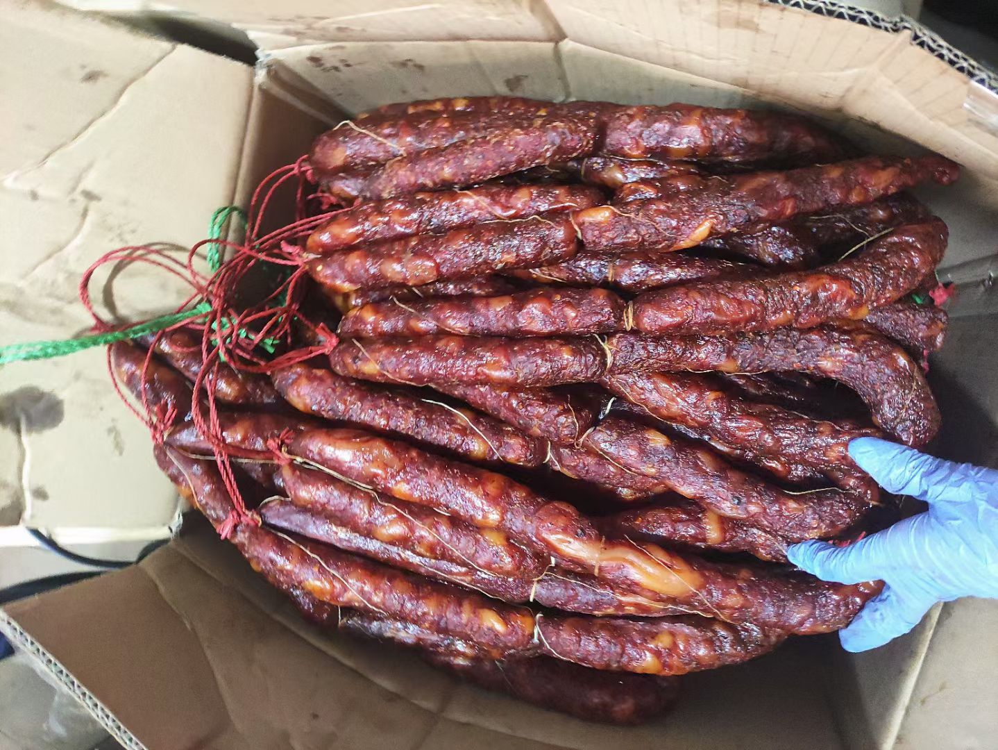 川味香肠  四川香肠，广味，麻辣，五香三种口味香肠，江湖地摊