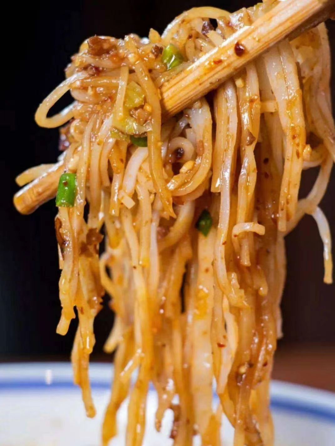 粉丝 自热蒸饵丝，米香浓郁，口感纯正，入口爽滑