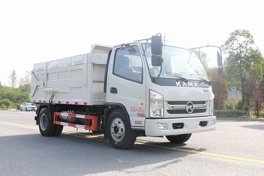  凯马国六压缩对接垃圾车，真国六