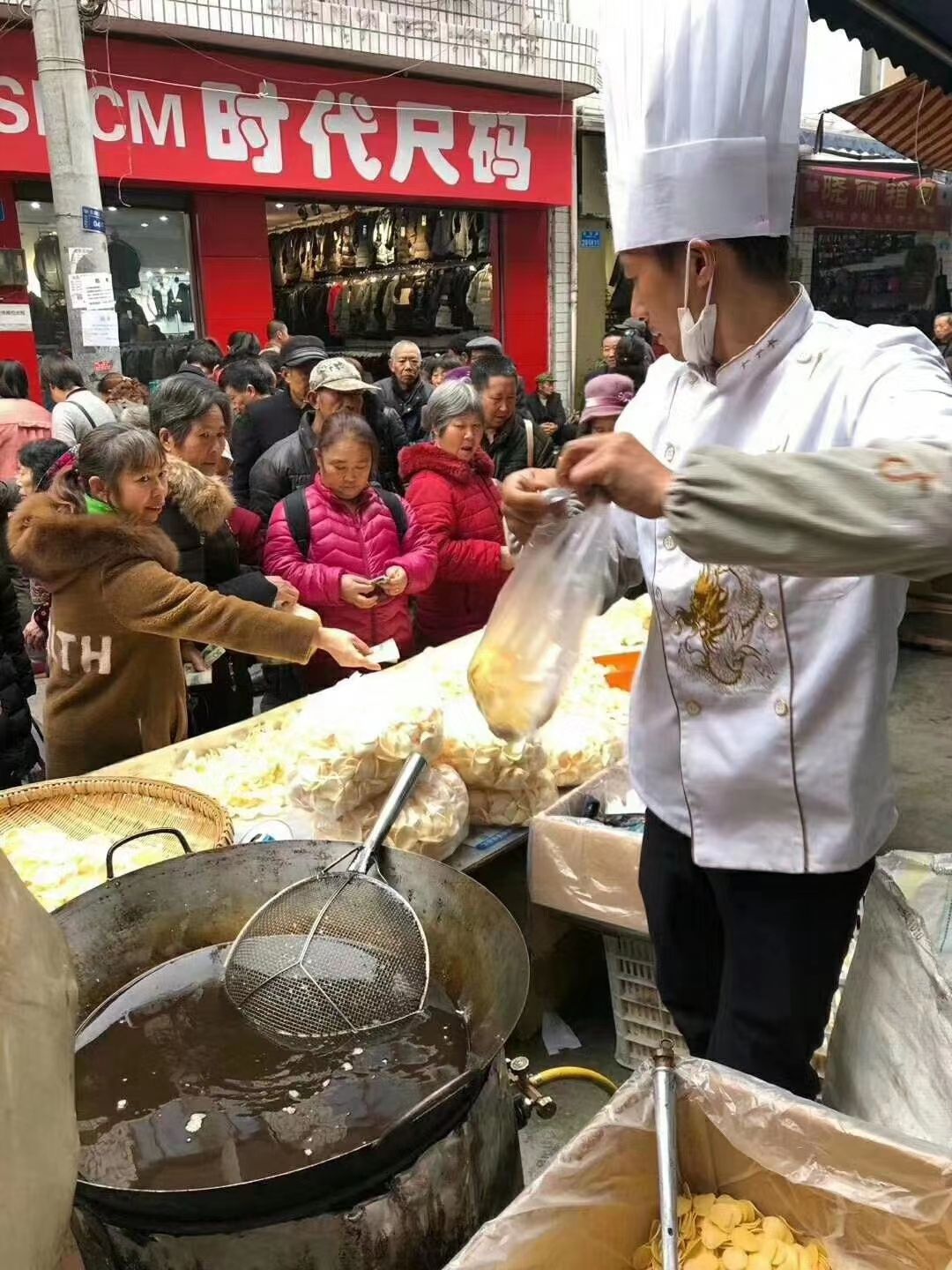 江湖地摊赶集展会货源，黄金薯片，紫薯片批发，量大从优