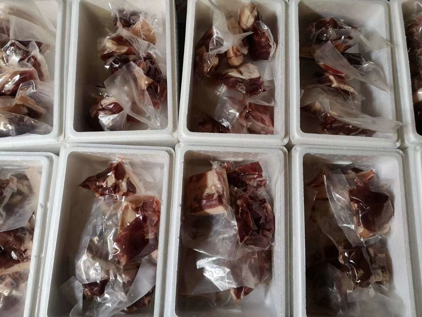 藏香猪肉  良心藏香猪，养殖周期500—700天，粮食蔬菜喂养，无饲料