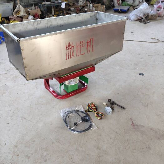 南宫市施肥机  不锈钢撒肥机 农用电动白钢抛肥器 新型拖拉机三轮专用洒颗粒机