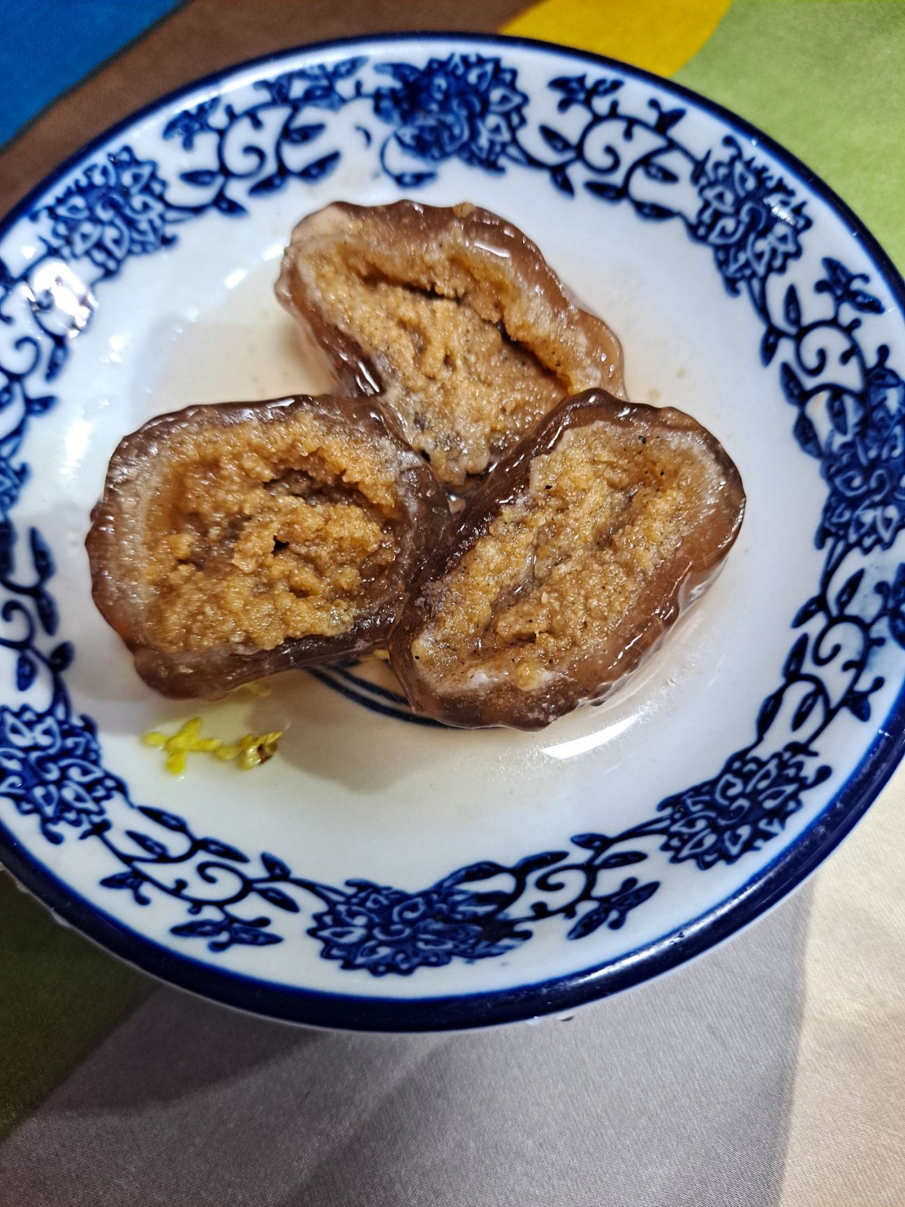  桂花藕粉圆:软糯香甜，口感嫩滑，有芝麻原味馅、红枣芝麻馅等