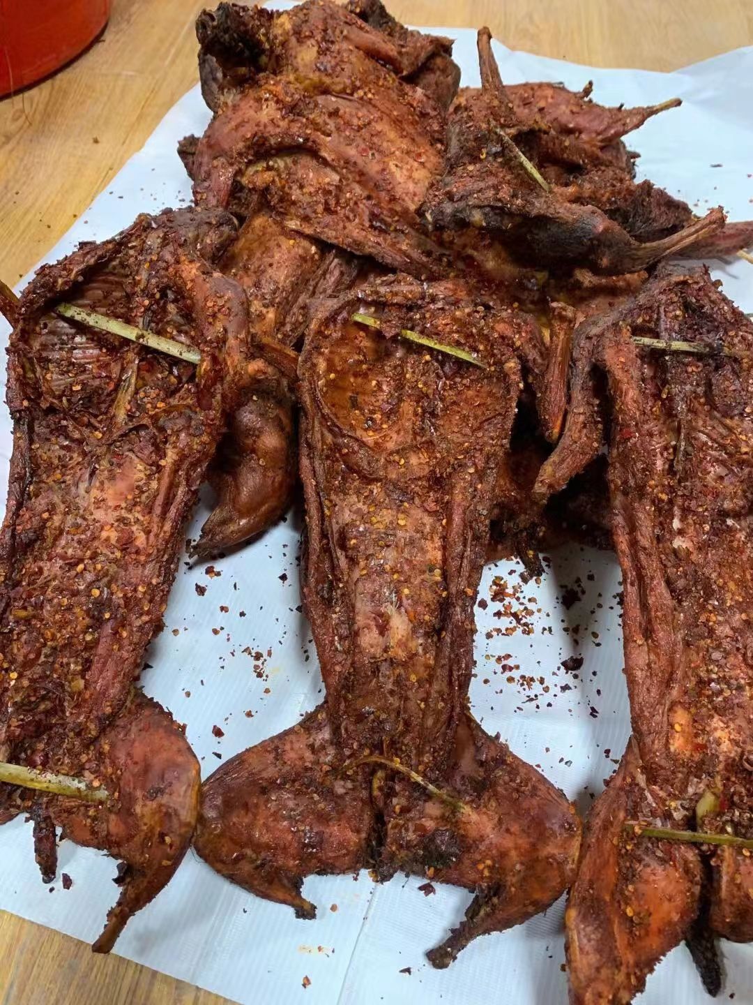 腊兔子  麻辣兔，五香兔子。火爆货，1手货源，1件50斤。