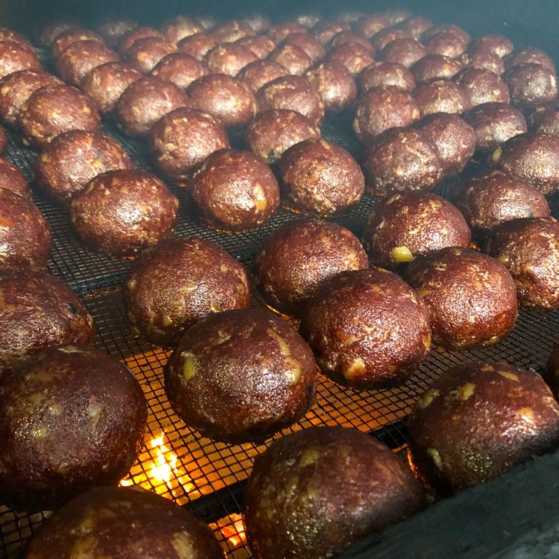  湖南特产农家猪血丸子柴火熏五花肉豆腐丸子