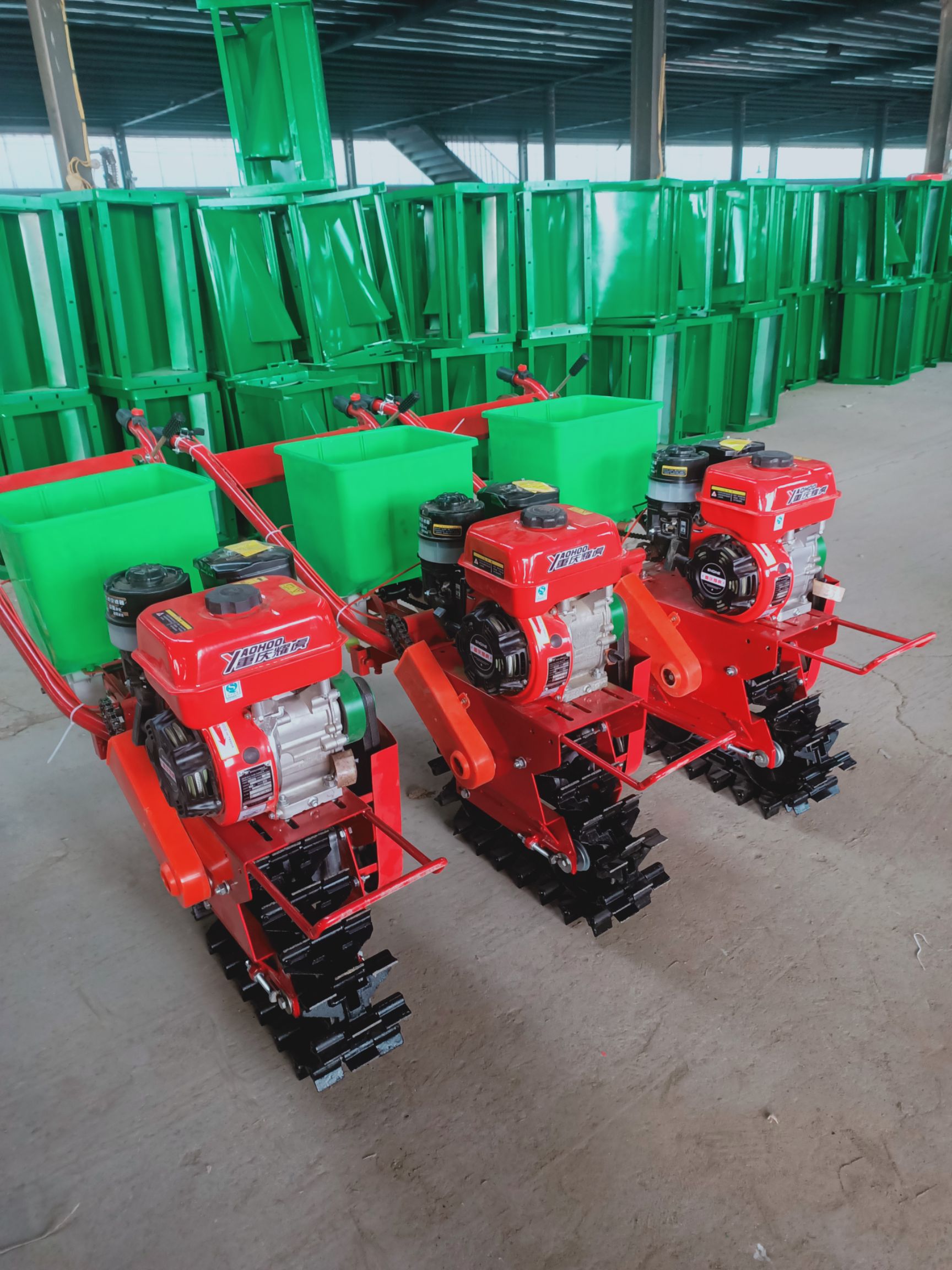 微耕机 柴油汽油款气死牛链轨式多功能趟地机犁地机开沟播种施肥除草机