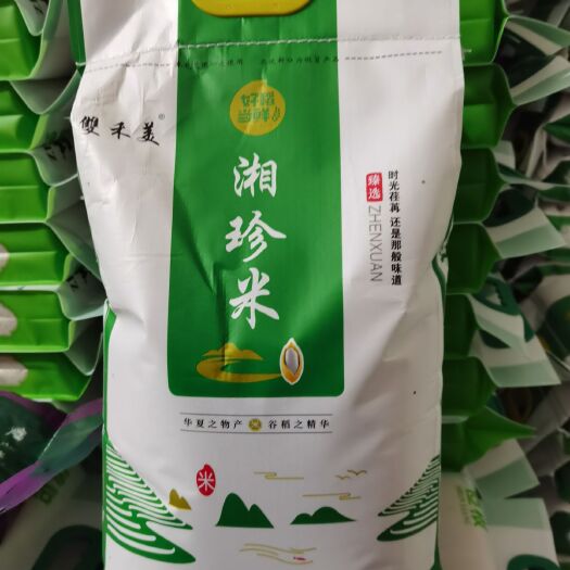 湘潭县玉针香大米 擅粮牌臻米，选用优质稻谷为原料，外观晶莹剔透，煮饭香润可口。