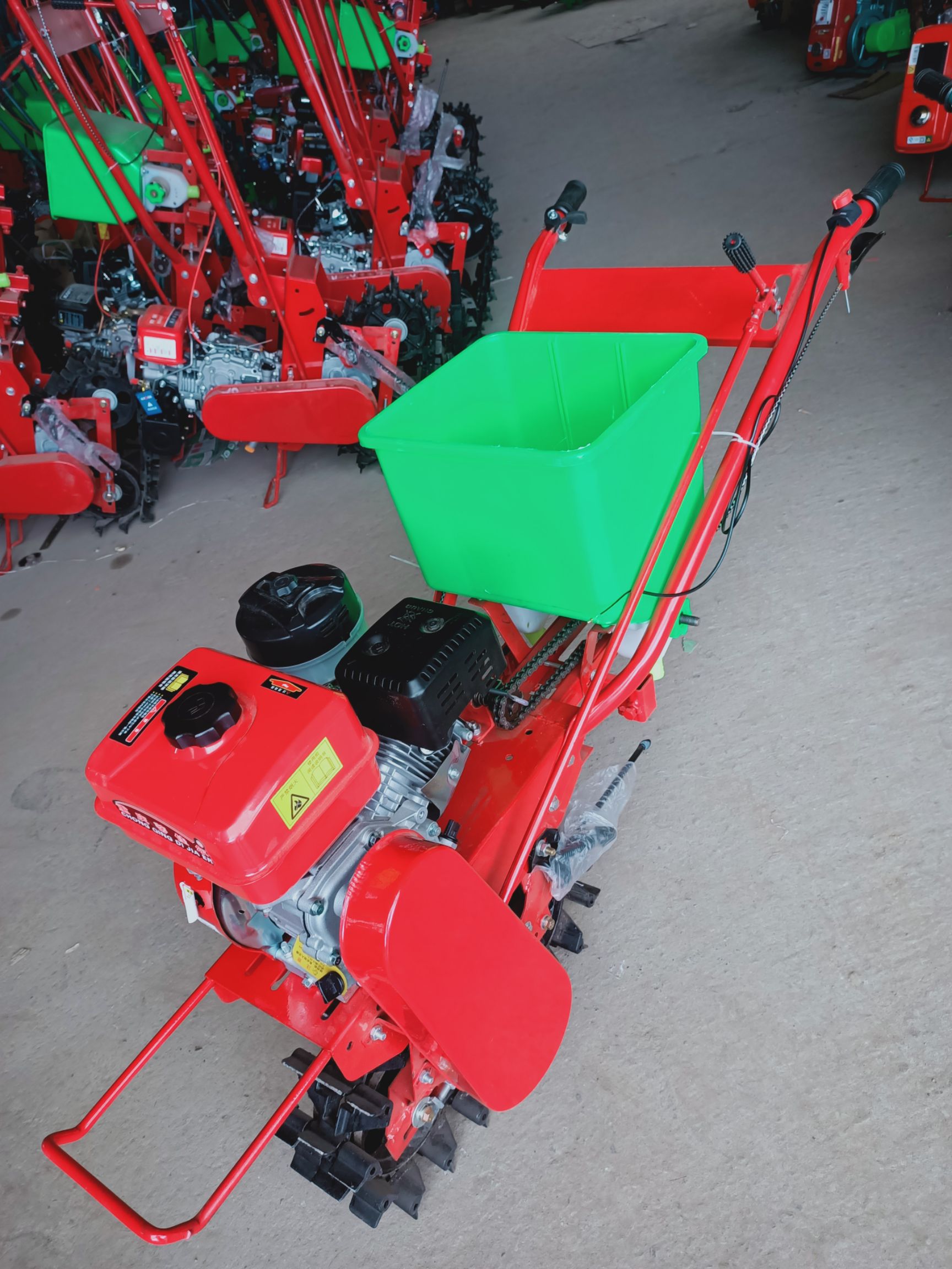 微耕机 柴油汽油款气死牛链轨式多功能趟地机犁地机开沟播种施肥除草机