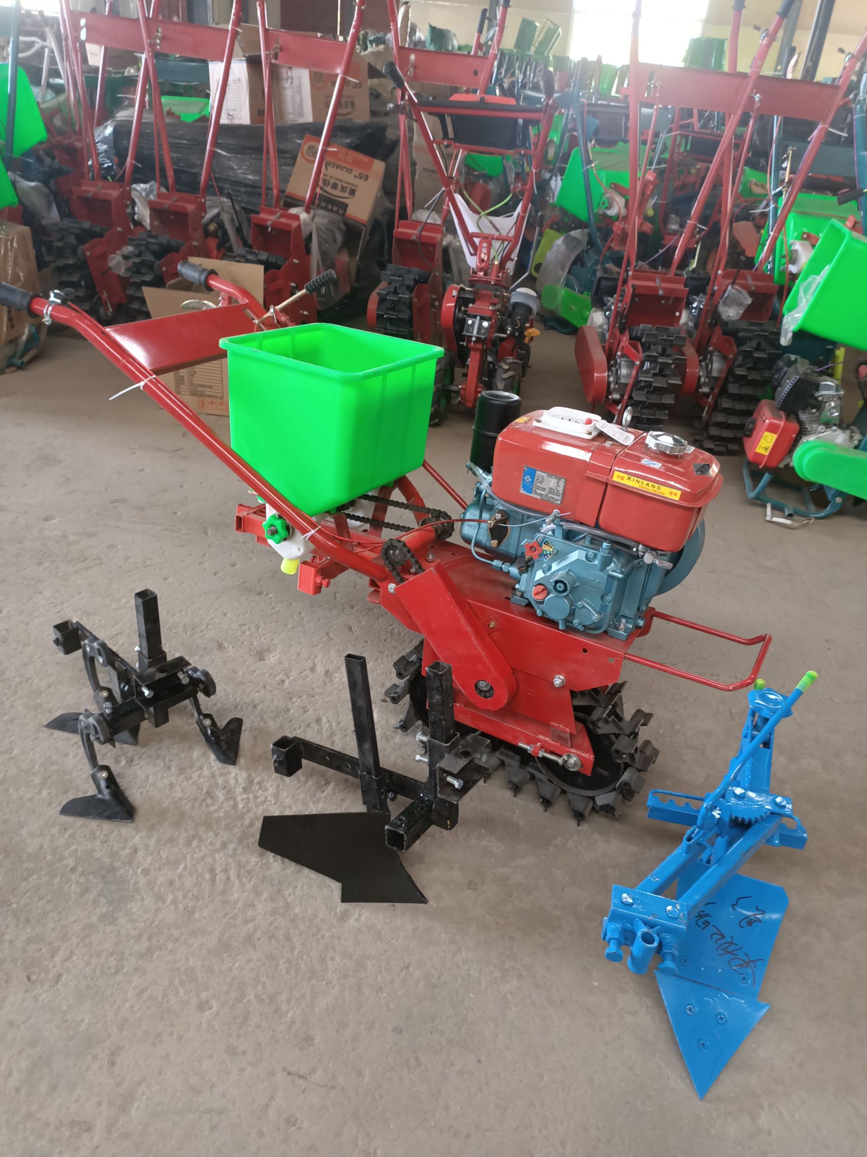 微耕机 柴油汽油款气死牛链轨式多功能趟地机犁地机开沟播种施肥除草机