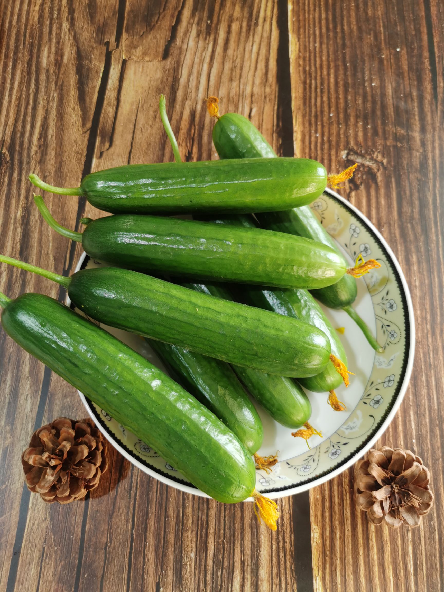 无刺水果黄瓜，荷兰小青瓜，无刺顺直，