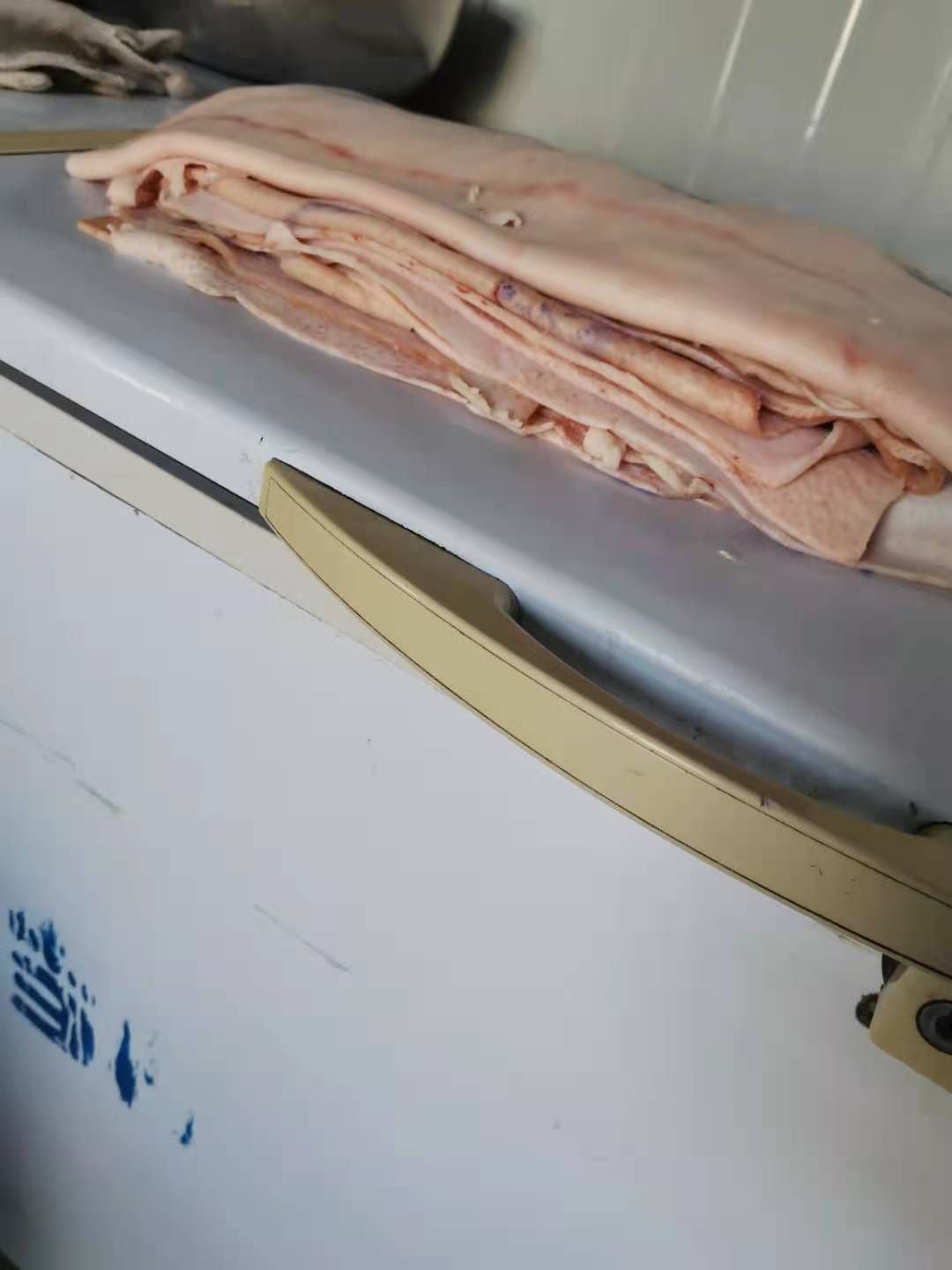 大块猪皮，去油干净！新鲜货源